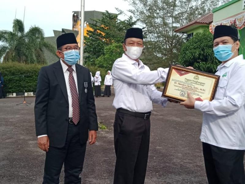 Dr. Hendra Cipta, M.S.I Dosen/Tenaga Pendidik Teladan IAIN SAS BABEL Tahun 2020