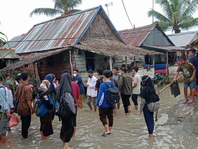 Suasana Ketika Banjir Mulai Surut di RT 02 Desa Parit Pekir