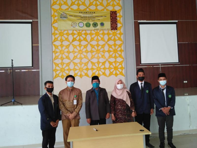 Foto Dekan, Wakil Dekan I dan Wakil Dekan II Bersama Ketua SEMA, Ketua DEMA dan Ketua HIMA Fakultas Syariah dan Ekonomi Islam