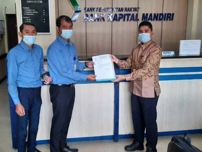 Penyerahan Formulir Tracer Study di Bank Kapital Mandiri