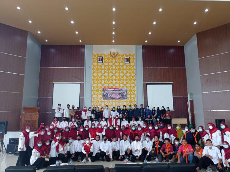 Foto Bersama Pengurus Periode 2020/2021 dan Para Anggota Muda Angkatan XII  UKK KSR PMI Unit IAIN SAS Babel