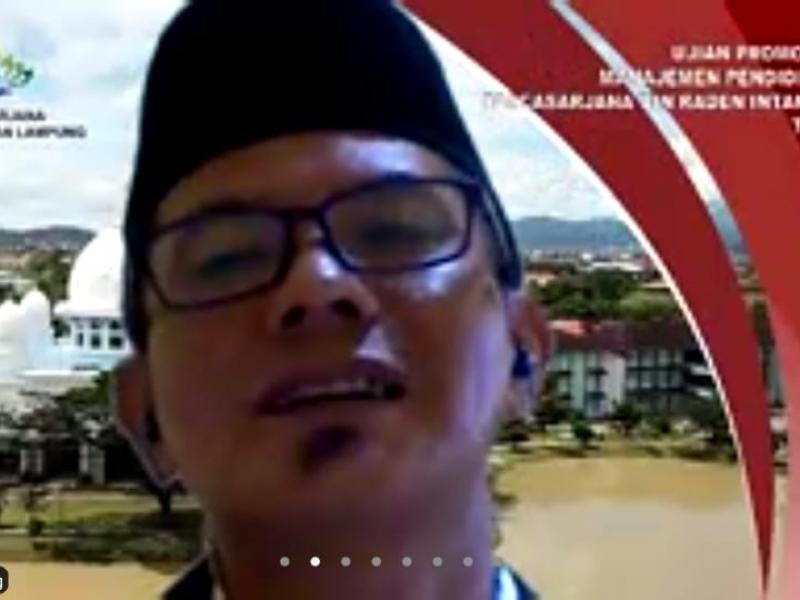 Dr. Rada, M.Pd.I saat Ujian Promosi Doktor (S3)