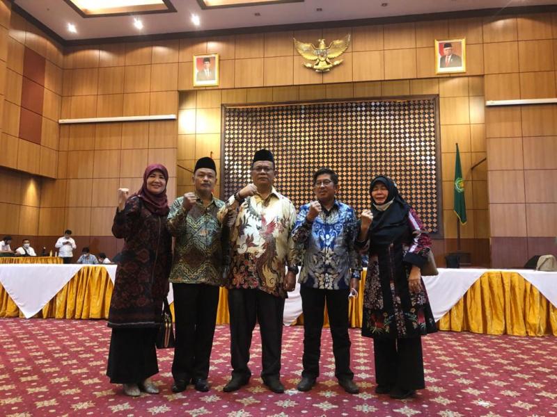 Foto Kepala Biro AUAK baru bersama Rektor IAIN SAS Babel dan Kepala Biro AUAK lama 
