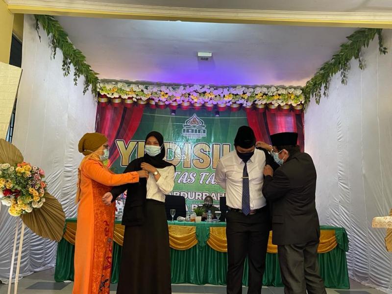 Simbolis Pelepasan Almamater