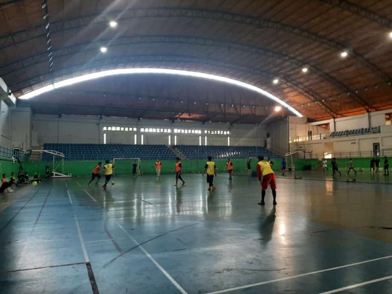 Berlangsung ya bertandingan TIM IAIN SAS Babel  dengan  Dewan Guru SDIT AL-Qudwah Pangkalpinang