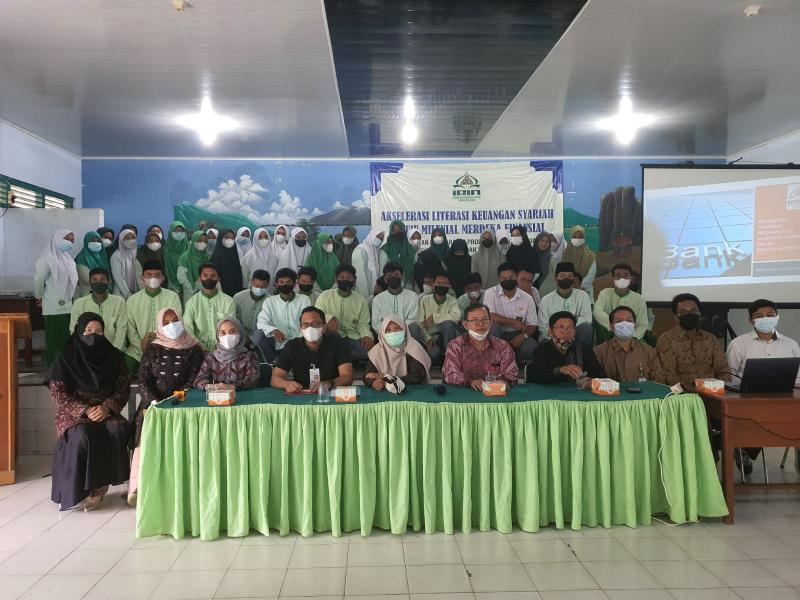 Foto Bersama dengan Siswa -Siswi MAN 1 Pangkalpinang