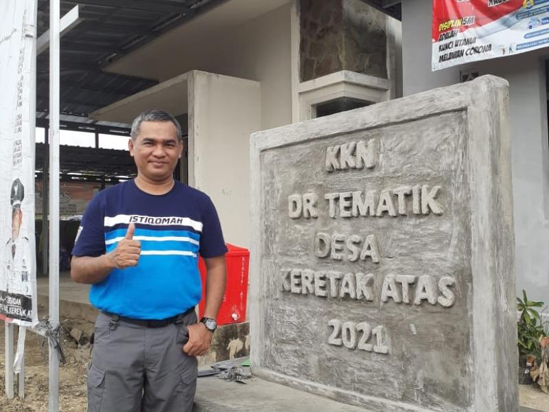 Dosen Pembimbing Lapangan (DPL) Foto Selesai Pembangunan Tugu