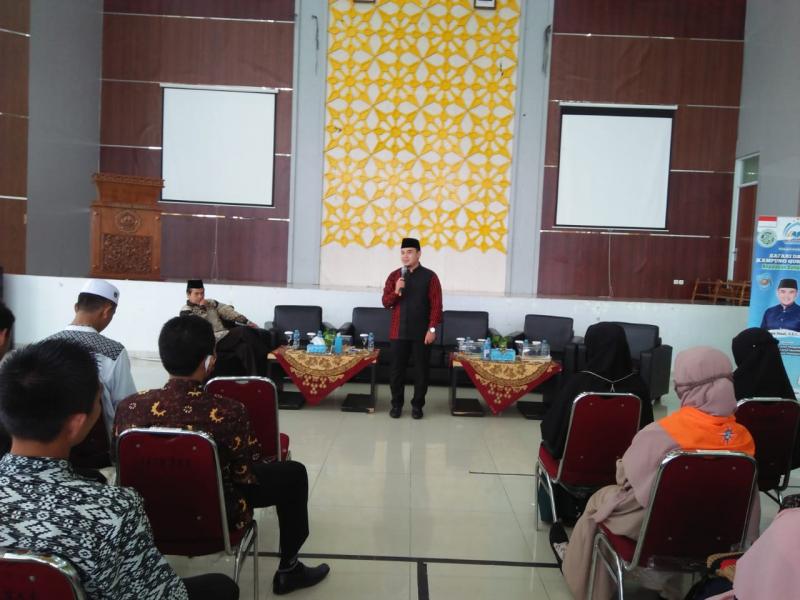Ustaz Hilman Fauzi Menyampaikan Ceramah Kepada Mahasiswa IAIN SAS Bangka Belitung