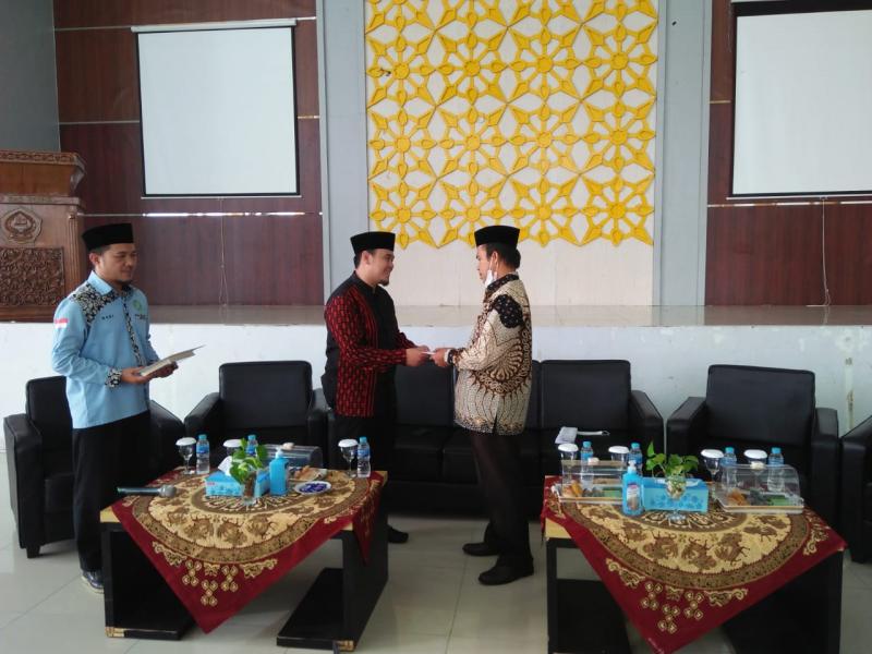 Wakil Rektor III  memberikan donasi kegiatan safari dakwah untuk Kampung Qur'an Juara