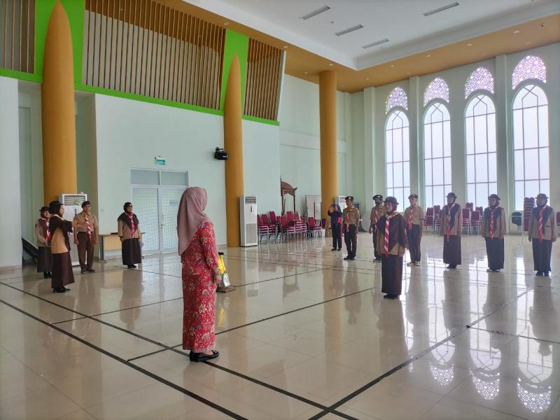 Pengarahan dari Pembina Putri Kak Nelly Sanawiyah