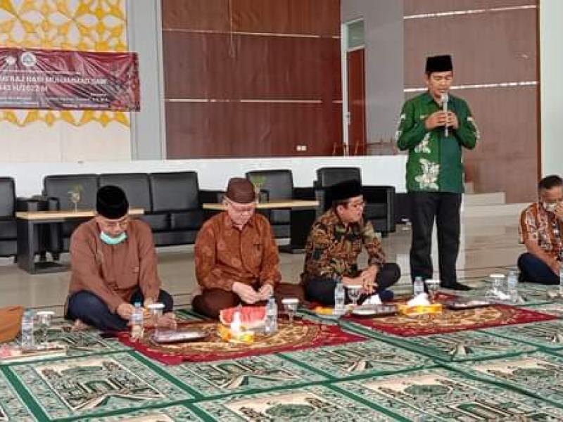 Wakil Dekan FDKI Nasrun Supardi, MA Menyampaikan Tausyiah 