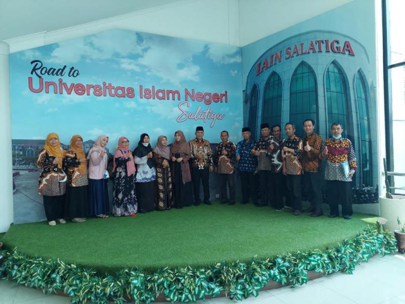 Foto Bersama Tim FDKI IAIN SAS Bangka Belitung dengan Fakultas Dakwah IAIN Salatiga