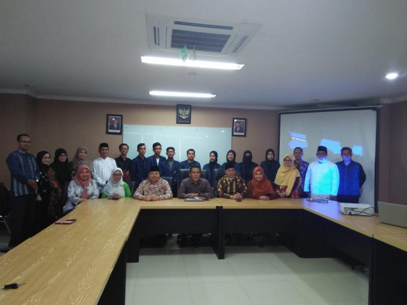 Rektor IAIN SAS Babel Foto Bersama 8 Mahasiswa pada KKN Melayu Serumpun Se-Sumatera