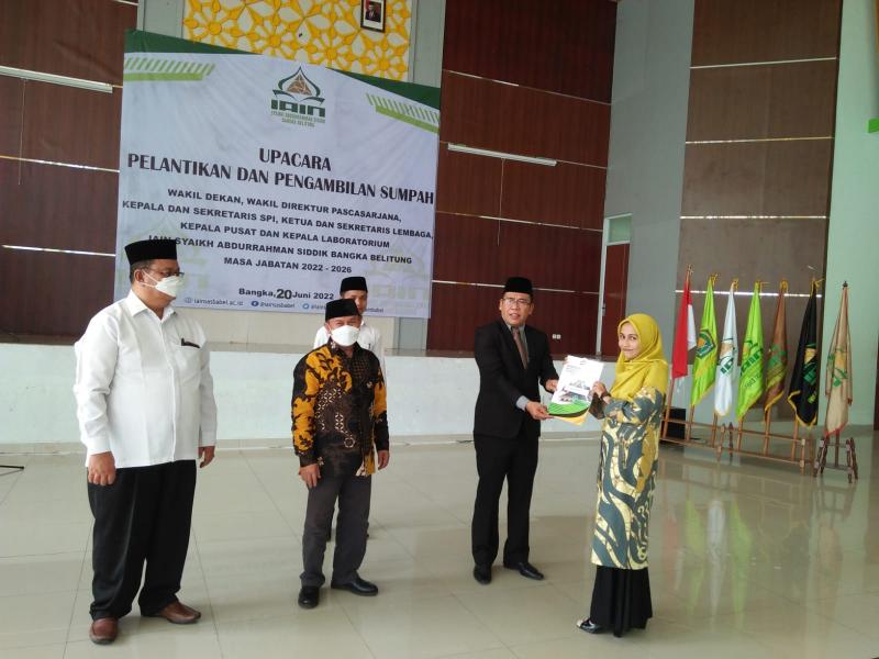 Penyerahan SK sebagai Kepala Laboratorium Fakultas Dakwah dan Komunikasi Islam kepada Chitra Fraghini, M.Psi.,Psikolog 