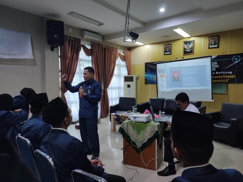  Narasumber Menyampaikan Materi Kepada Peserta PKL 