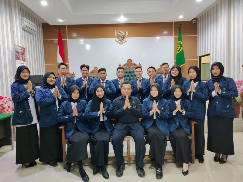Foto Mahasiswa PKL Bersama Ketua Pengadilan Agama Muntok