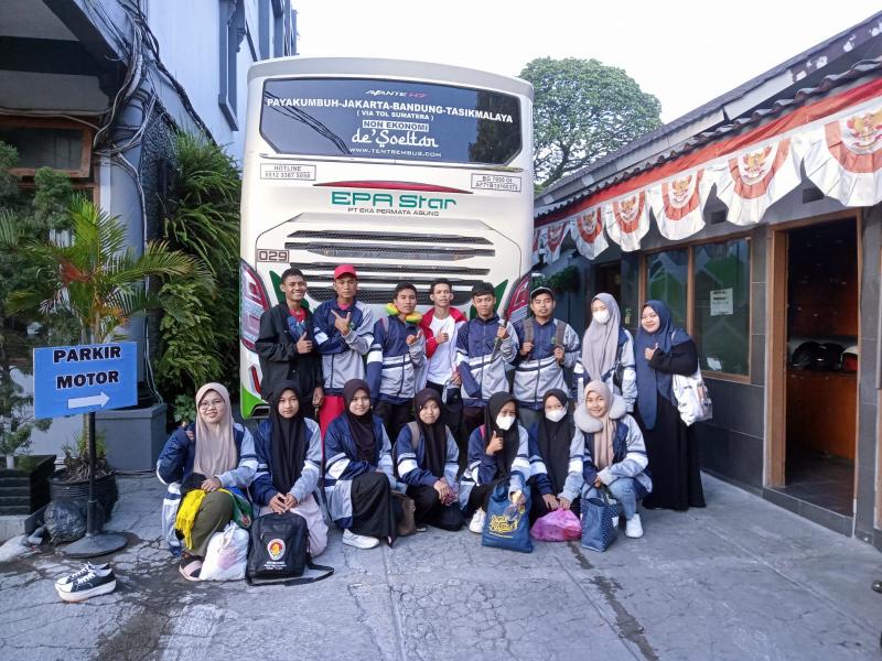 Foto Bersama Atlet ketika TIba di Hotel Ghotic Bandung