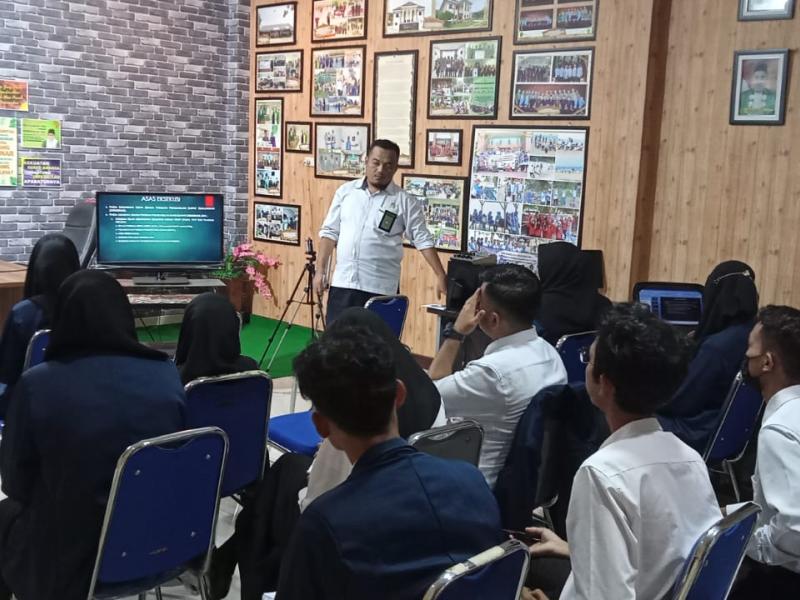 Mahasiswa Prodi Hukum Keluarga Islam Menerima Materi Proses Pelaksanaan  Sita dan Eksekusi