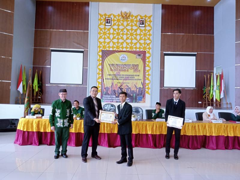 Nurhidayat menjadi mahasiswa terbaik Fakultas Dakwah dan Komunikasi Islam