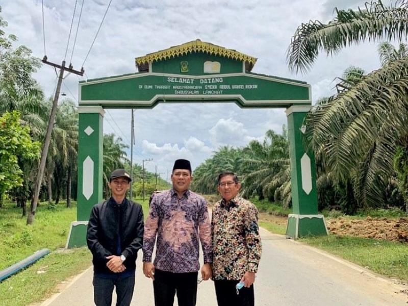 Dr. Irawan M.S.I (Ketua Peneliti), Dr. Zayadi, M. Ag (Anggota Peneliti), dan Yandi Hafizallah, M.A.