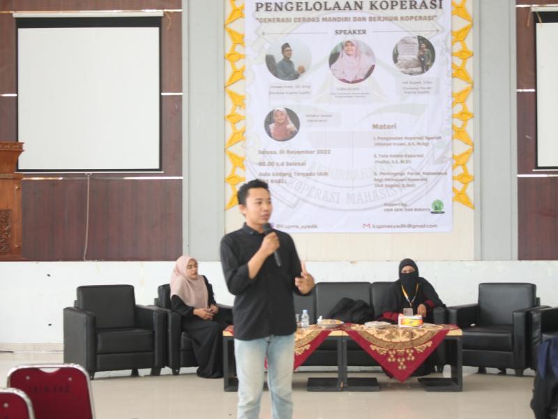 Materi terkhir  disampaikan Salah satu Pendiri Kopma Syadik, Kak Adi Sugani, S.Sos.