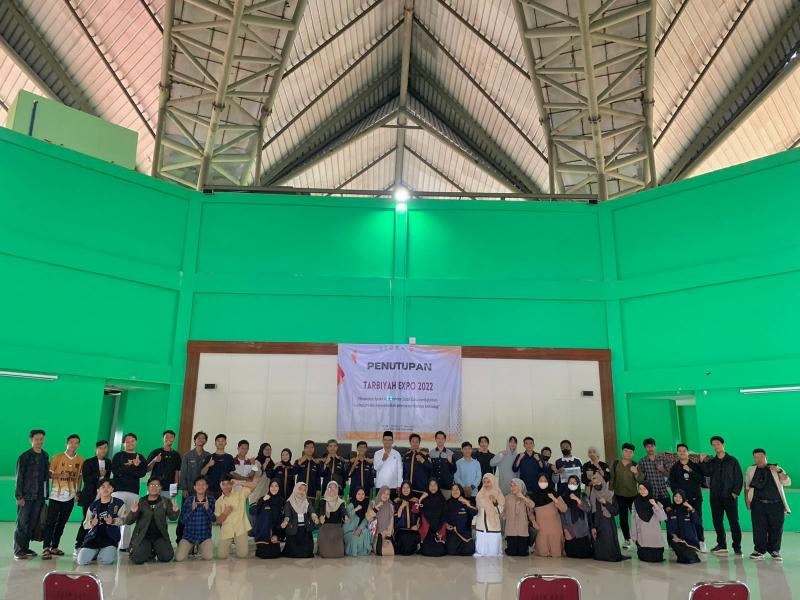 Kegiatan Tarbiyah Expo ini  secara resmi  ditutup oleh Dekan Fakultas Tarbiyah yang kesempatan ini di Wakili oleh Kaprodi PAI Dr. Febrino,M.A menutup rangkaian kegiatan Tarbiyah Expo tahun 2022 ini.