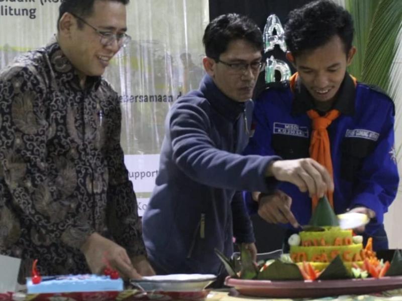 Acara dilanjutkan dengan pemotongan kue dan juga nasi tumpeng.