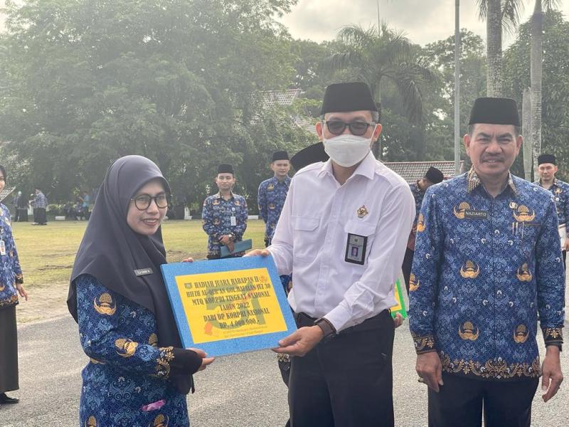 Ela Isnani Munawwaroh, M.Pd Peserta Hifzh Golongan Juz 30 Wanita berhasil meraih Harapan II pada Musabaqah Tilawatil Qur'an (MTQ) ke-VI Korps Pegawai Negeri Republik Indonesia (Korpri) Tingkat Nasional Tahun 2022 bulan November yang lalu .