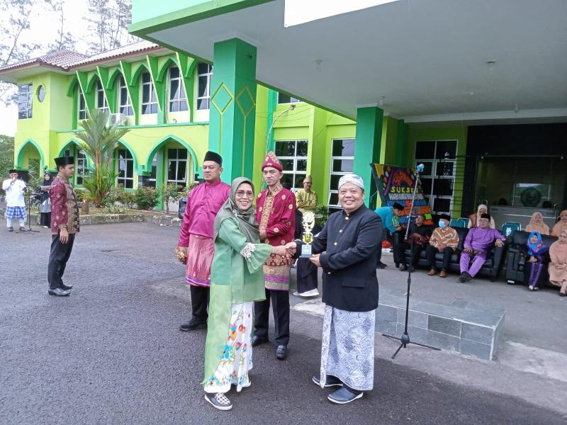 Usai Upacara HAB Ke-77, IAIN SAS Babel  Bagikan Hadiah Lomba Ke Dosen dan  Pegawai