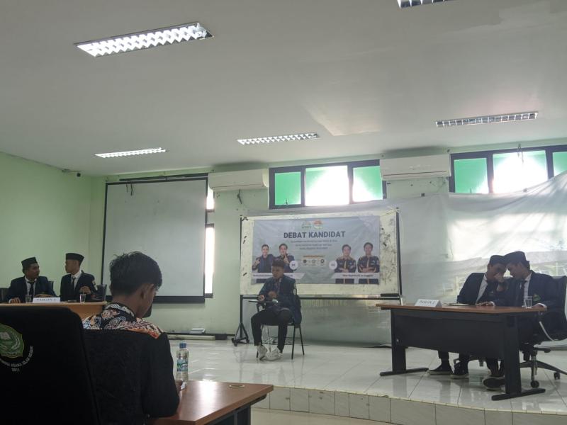  KPUM FT melaksanakan debat kandidat secara terbuka bagi mahasiswa Fakultas Tarbiyah.