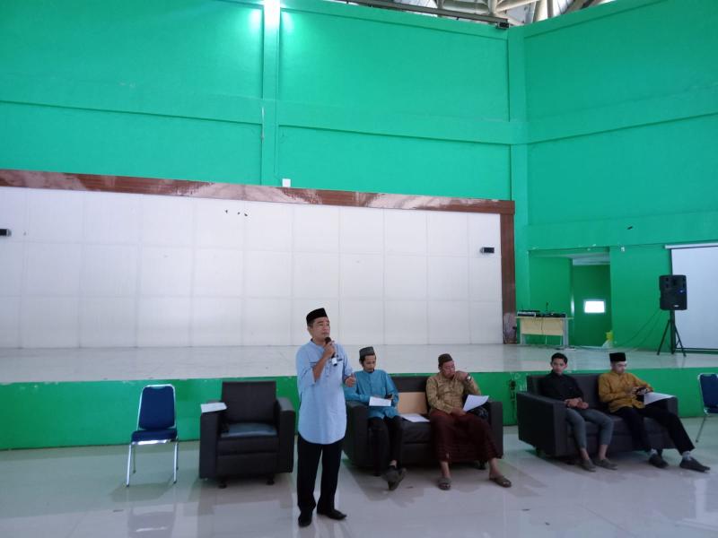 Dekan FDKI yang di wakili oleh Wakil Dekan Dr. Iqrom Faldiansyah, M.A, menyampaikan apresiasi kepada penyelenggara program pembinaan mahasiswa FDKI Mengaji.