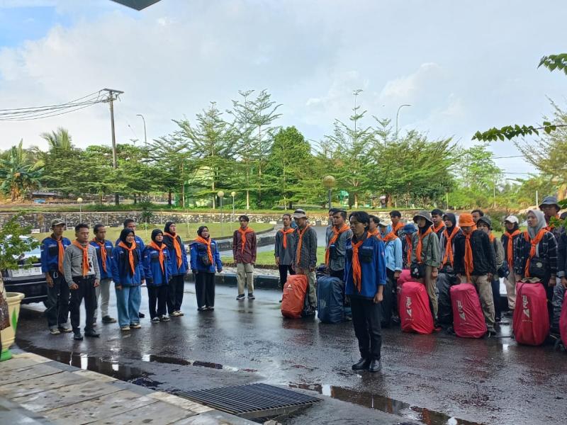 Rektor IAIN SAS Babel Lepas Keberangkatan Mahasiswa Pencinta Alam Ke lampung