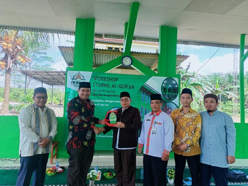 Wokshop ini dihadiri oleh Wakil Rektor Bidang Akademik, Prof. Dr. H. Hatamar Rasyid, M.Ag