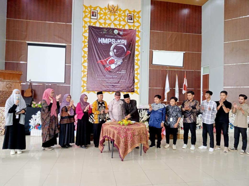 Potong Tumpeng, Tandai Puncak Perayaan Milad ke 3 HMPS KPI