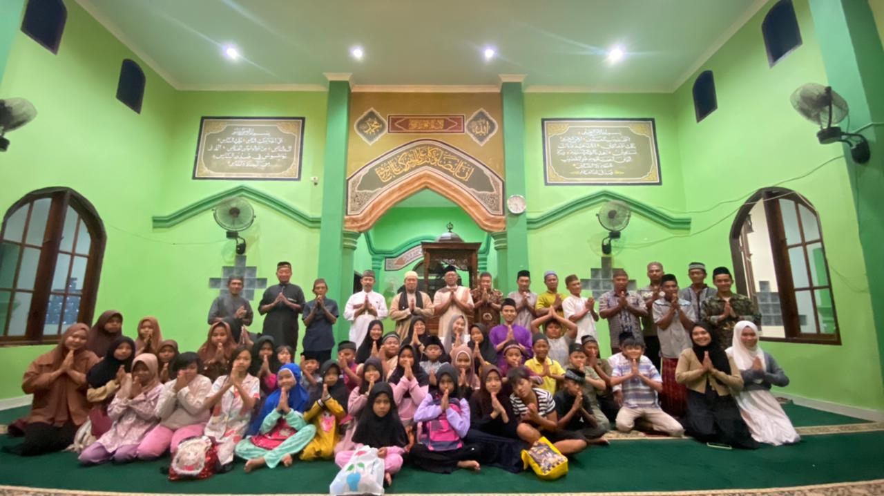 Puncak Maulid Nabi, KKN IAIN SAS Babel Kelompok 14 dan Warga Semarakkan Malam Maulid di Desa Padang Kandis