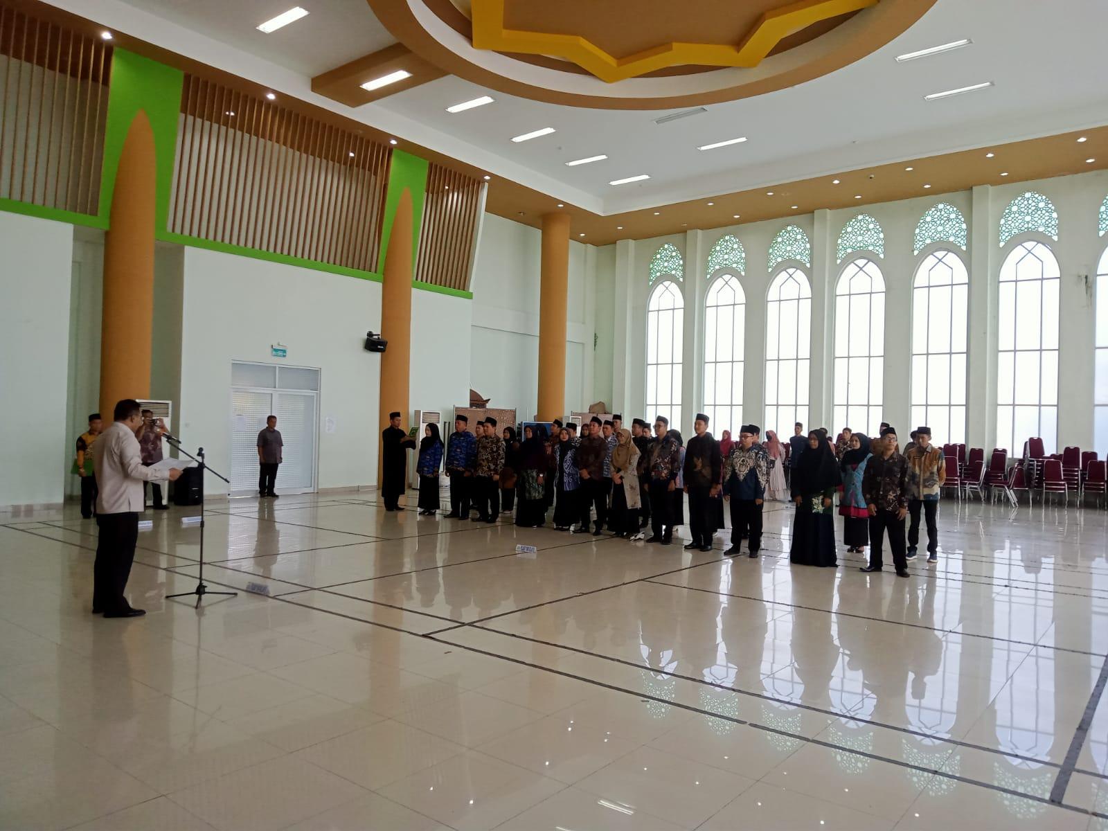 Rektor IAIN SAS Babel Melantik  dan Mengambil Sumpah Jabatan Fungsional Dosen dan Tenaga Kependidikan, 2 PPPK Serta 2 Kepala Unit