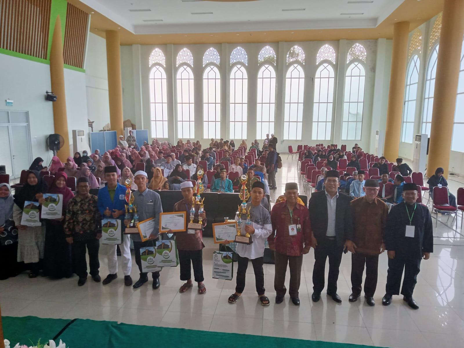 Rektor Tutup Secara Resmi MTQ Tingkat Pelajar SMA/SMK/MA dan Pondok Pesantren Se-Provinsi Bangka Belitung