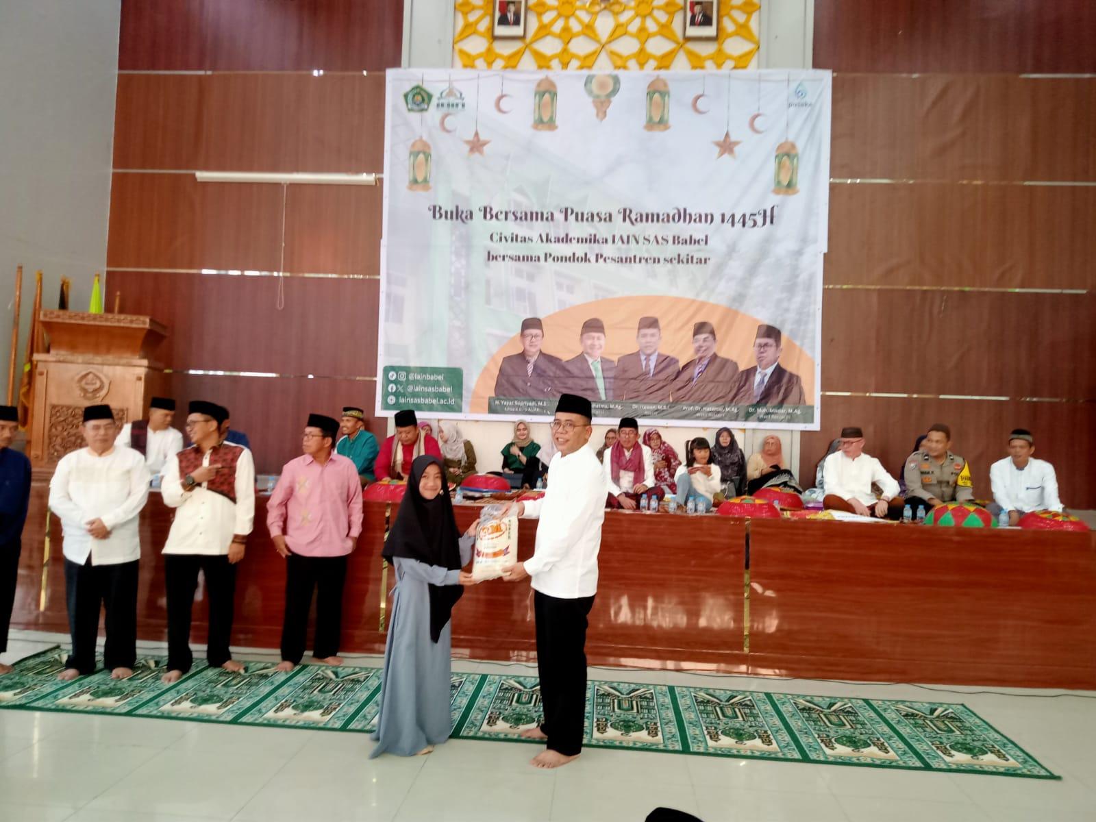Segenap Civitas Akademika IAIN SAS Babel Buka Puasa Bersama dan Santuni Anak Yatim