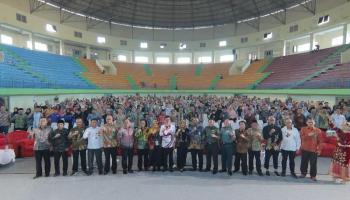 4th Bangka Belitung Ekonomi dan Keuangan Syariah Tahun 2024, Fasilitasi Penerbitan 1000 Sertifikat Halal bagi UMKM Gratis, Bank Indonesia Serahkan Bantuan Kepada Halal Center IAIN SAS Babel.