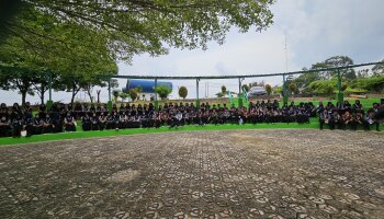 Dekan FSEI IAIN SAS Bangka Belitung Sambut Mahasiswa Baru dengan Meriah