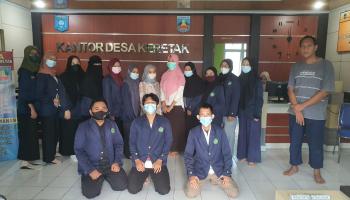 Disambut Dengan Baik, Mahasiswa KKN Bantu Pelaksanaan Vaksin di Desa Keretak