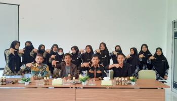 Pengabdian Masyarakat, Tim Dosen IAIN SAS Babel Membuat Bahan Ajar Berbasis Augmented Reality Ke Siswa MAN - IC Bangka Tengah