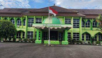 Jelang Hari Kesaktian Pancasila, IAIN SAS Bangka Belitung Kibarkan Bendera Setengah Tiang