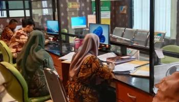 Kegiatan Harian PKL Mahasiswa Hukum Keluarga Islam di Pengadilan Agama Muntok terpantau Berjalan dengan Lancar