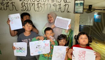 Mahasiswa IAIN SAS Babel KKN Internasional di Malaysia, Ajarkan Gambar Batik Lukis Solo