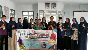 Mahasiswa KKN IAIN SAS Bangka Belitung Gelar Pelatihan Kewirausahaan