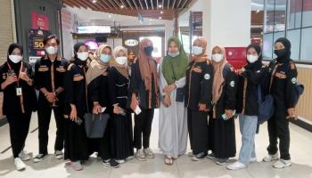 Mahasiswa Jurnalistik Islam IAIN SAS Babel Liput Berita Vaksinasi Massal di Transmart Kota Pangkalpinang