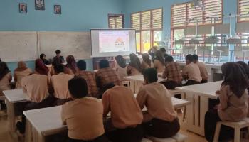 Mahasiswa KKN Kelompok 11 IAIN SAS Babel Sosialisasi Bahaya Narkoba dan Pergaulan Bebas di SMPN 3 Membalong