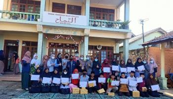Mahasiswa PPLK II IAIN SAS Babel Adakan Serangkaian Lomba di MTs Annajah Petaling