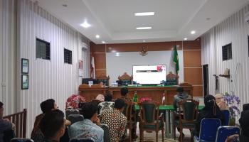 Pengadilan Agama Mentok Gelar Acara Nonton Bersama Mahasiswa PKL dalam Rangka Ulang Tahun Mahkamah Agung yang ke-77